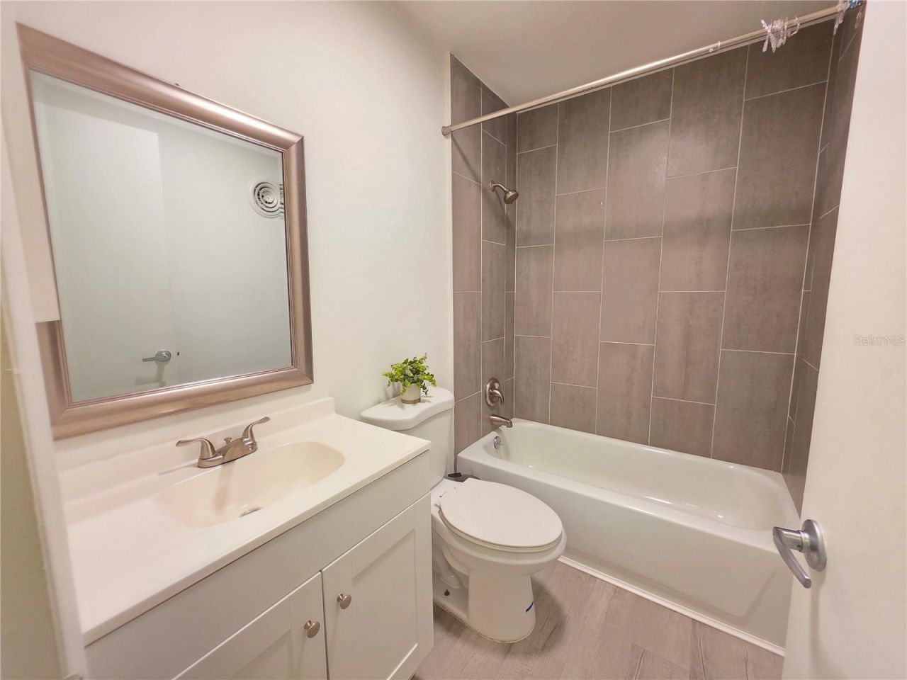 2750 E Bay Drive, Unit 10E, Largo, FL 33771 Photo