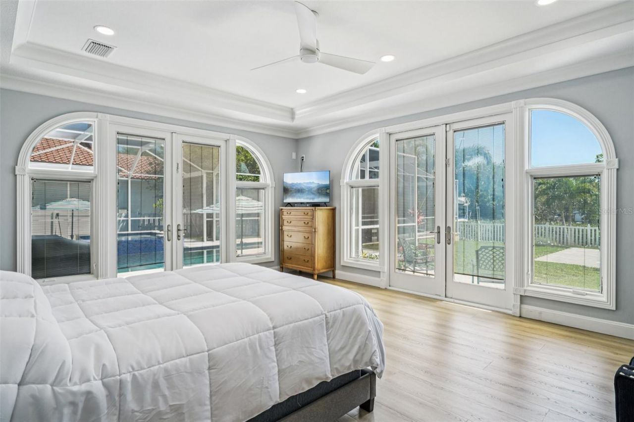 750 Sand Pine Drive Ne, Saint Petersburg, FL 33703 Photo