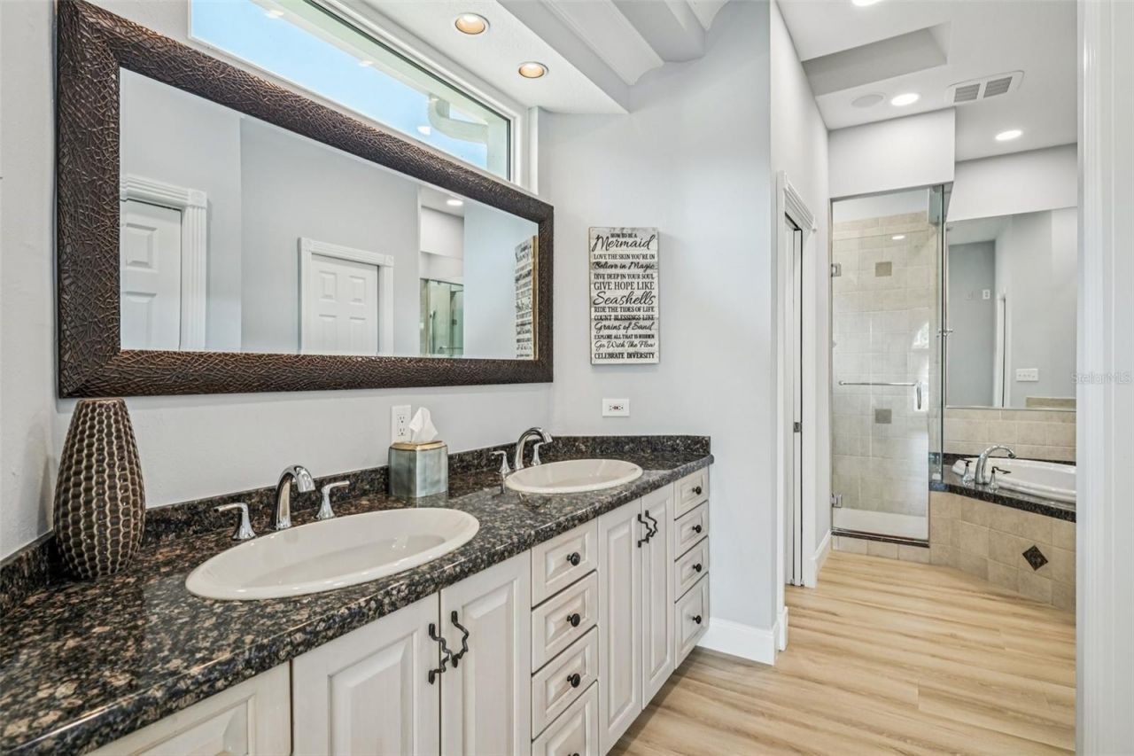 750 Sand Pine Drive Ne, Saint Petersburg, FL 33703 Photo