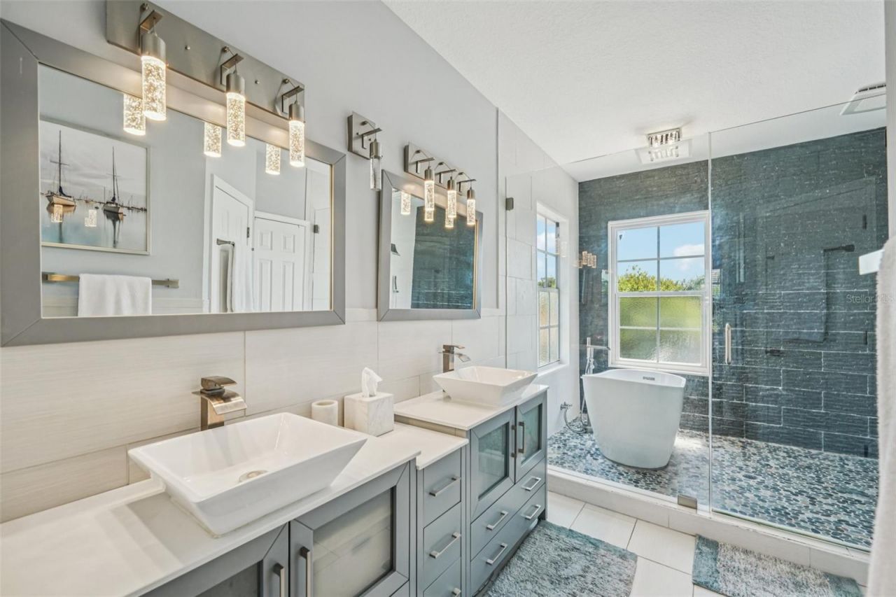 750 Sand Pine Drive Ne, Saint Petersburg, FL 33703 Photo