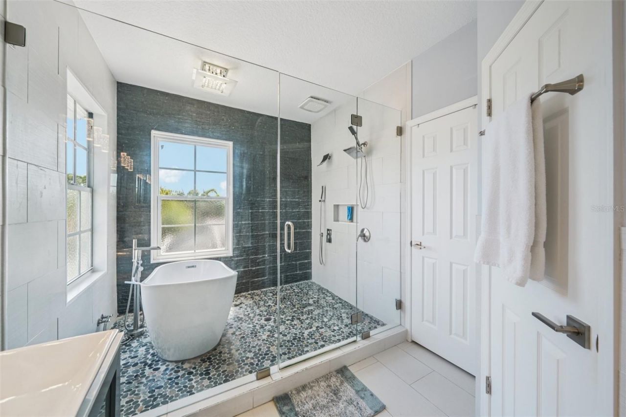 750 Sand Pine Drive Ne, Saint Petersburg, FL 33703 Photo