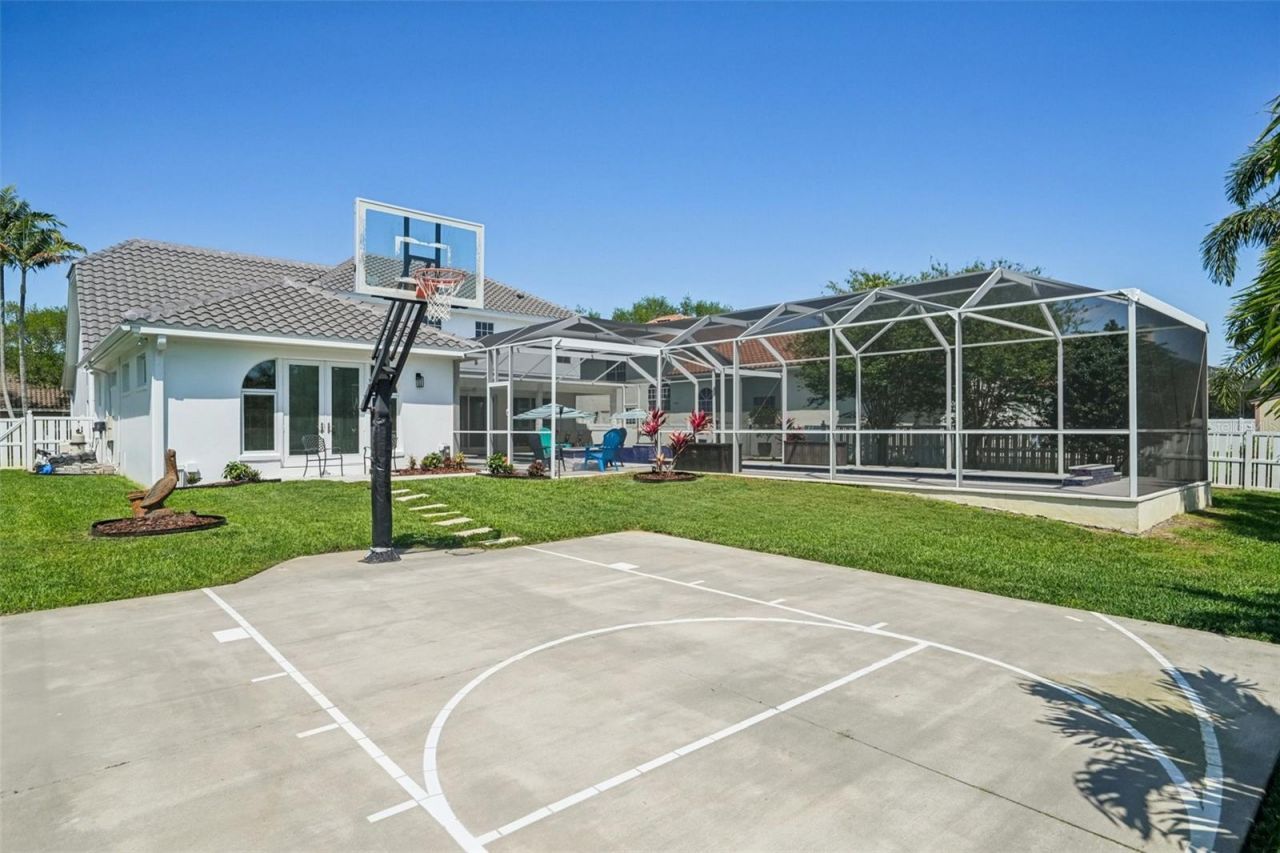 750 Sand Pine Drive Ne, Saint Petersburg, FL 33703 Photo