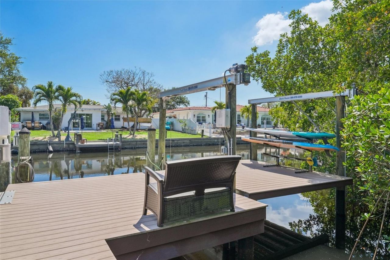 750 Sand Pine Drive Ne, Saint Petersburg, FL 33703 Photo