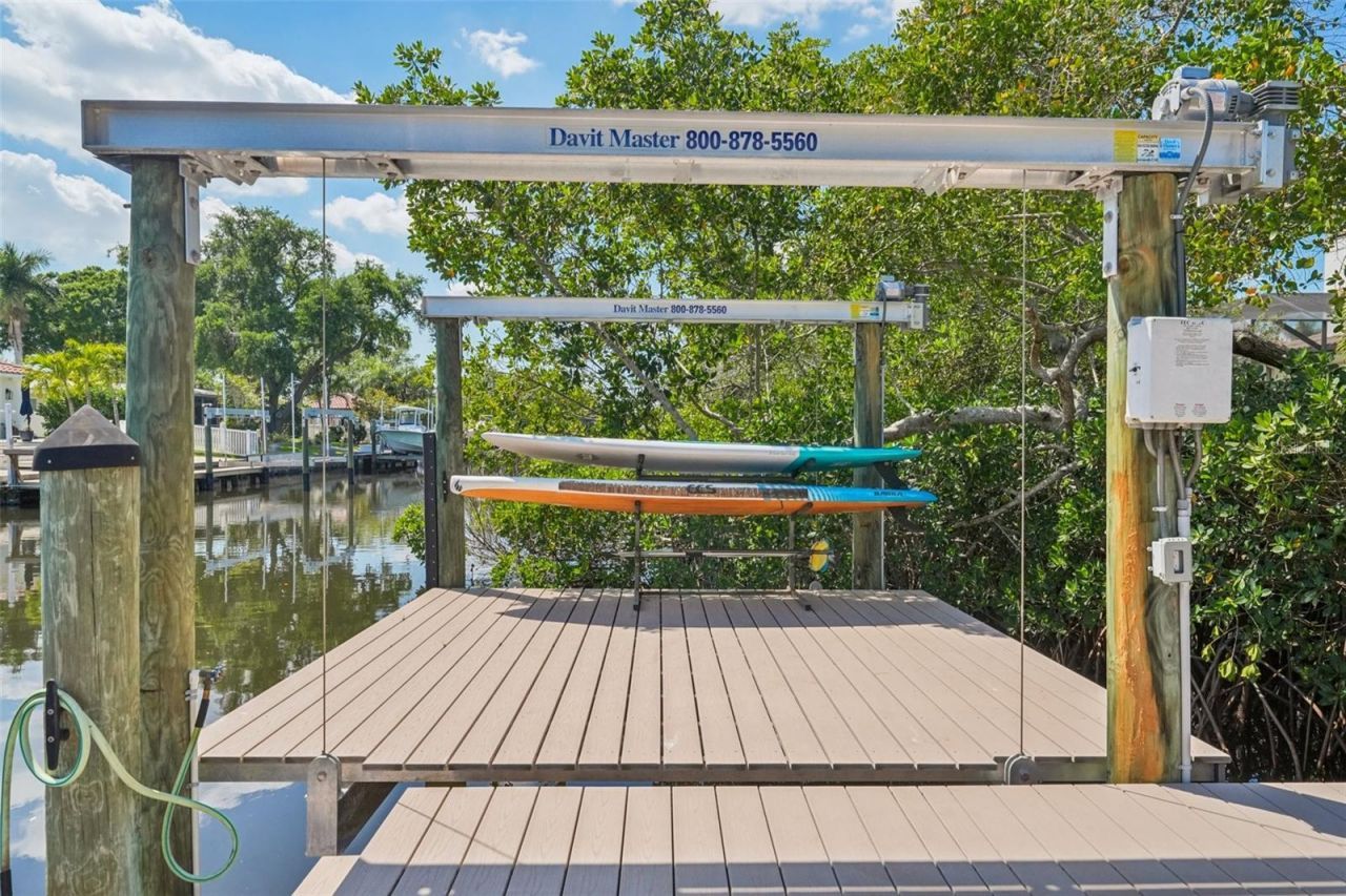 750 Sand Pine Drive Ne, Saint Petersburg, FL 33703 Photo