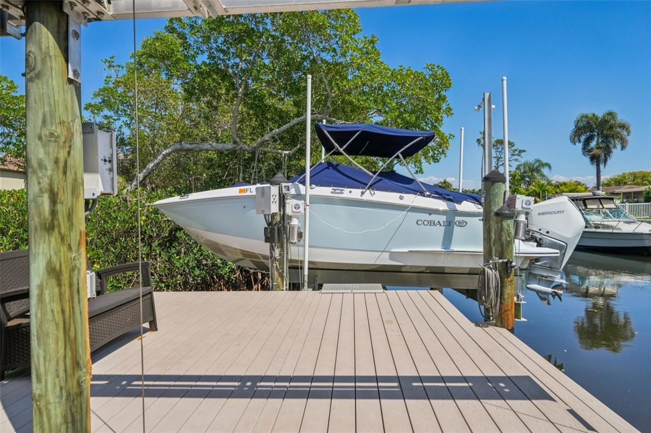 750 Sand Pine Drive Ne, Saint Petersburg, FL 33703 Photo