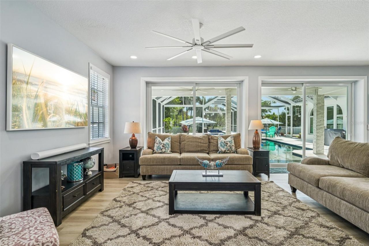 750 Sand Pine Drive Ne, Saint Petersburg, FL 33703 Photo