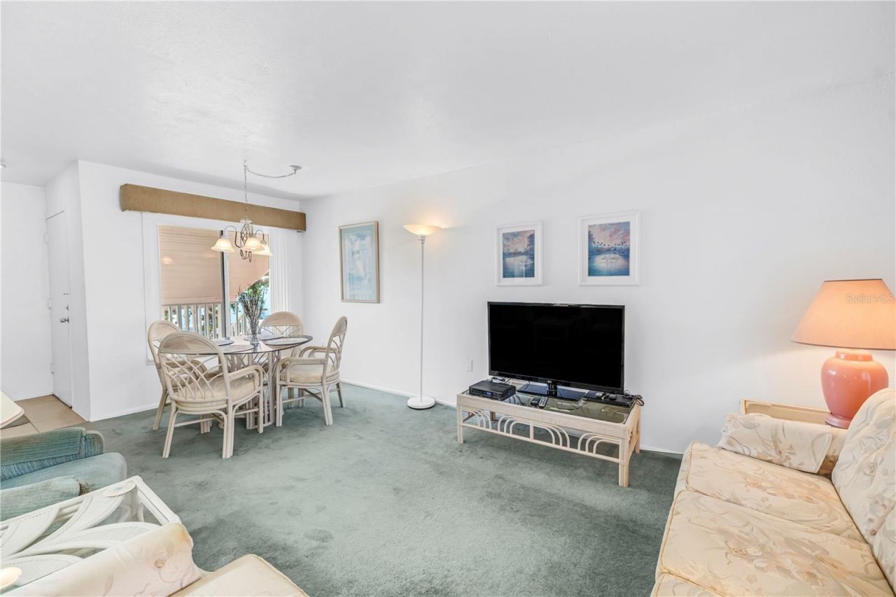 3742 41st Way S, Unit F, Saint Petersburg, FL 33711 Photo