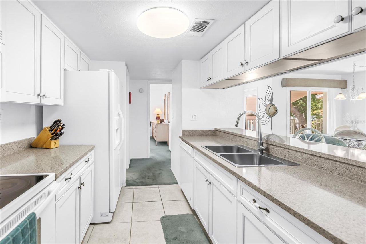 3742 41st Way S, Unit F, Saint Petersburg, FL 33711 Photo