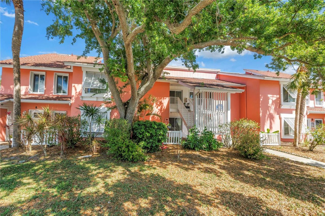 3742 41st Way S, Unit F, Saint Petersburg, FL 33711 Photo