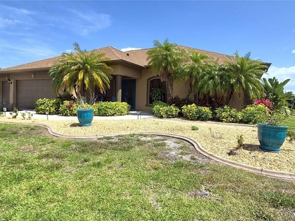 19 MEDALIST WAY , ROTONDA WEST, FL 33947