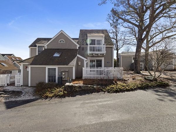 4 Hyannis Point Rd, Unit 4, Mashpee, MA 02649