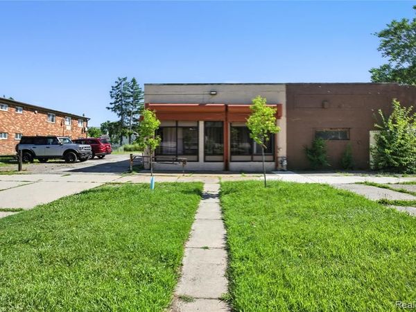 18729 Schoolcraft , Detroit, MI 48223