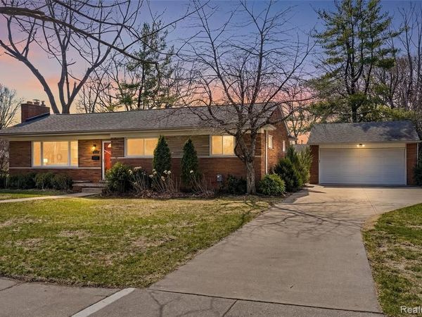 16115 Reedmere Avenue, Beverly Hills Vlg, MI 48025