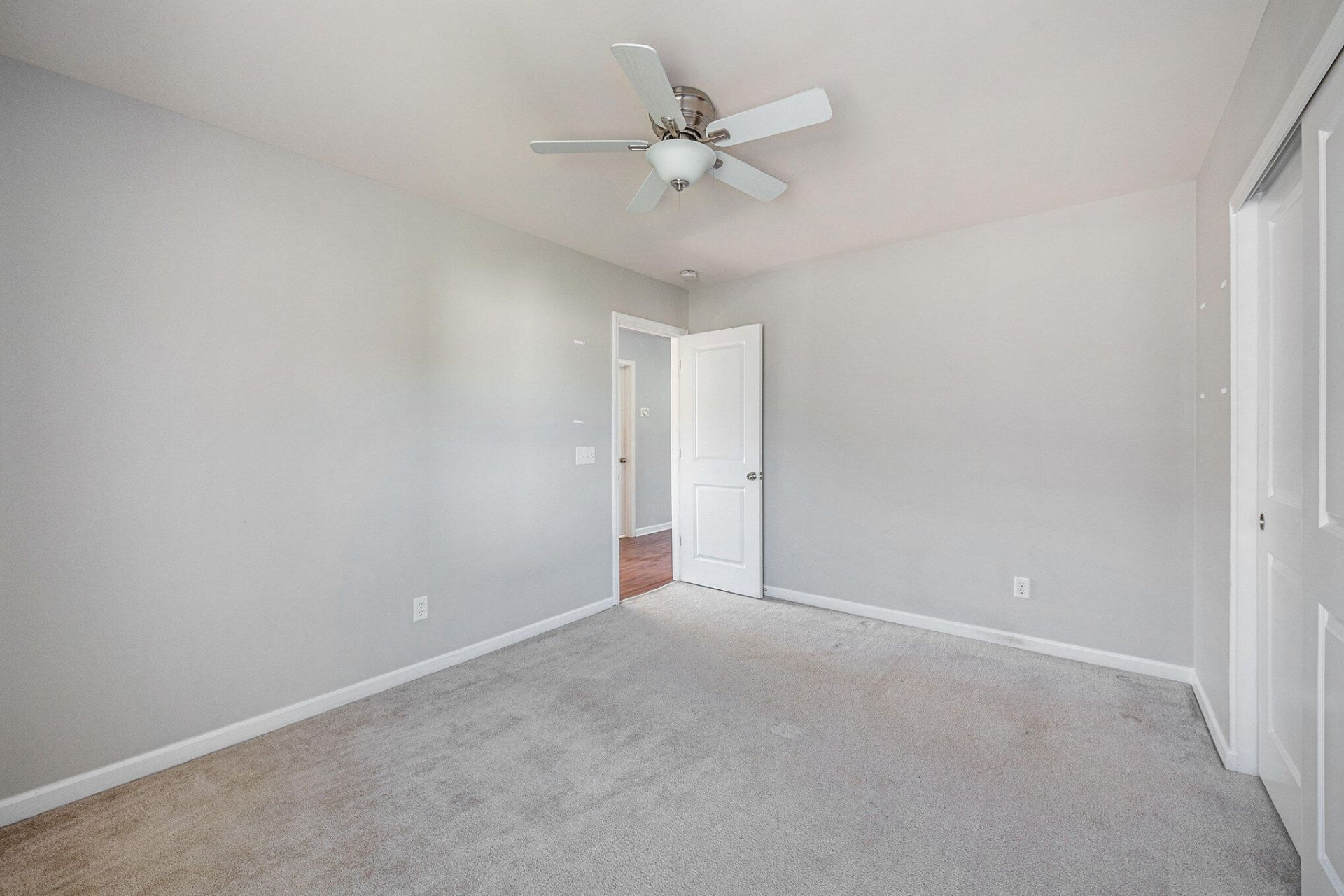 4810 Hawkins Drive Photo 30