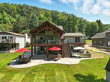 196 E Mohawk Drive , Malvern, OH 44644