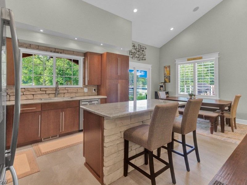 196 E Mohawk Drive, Malvern, OH 44644 Photo 10