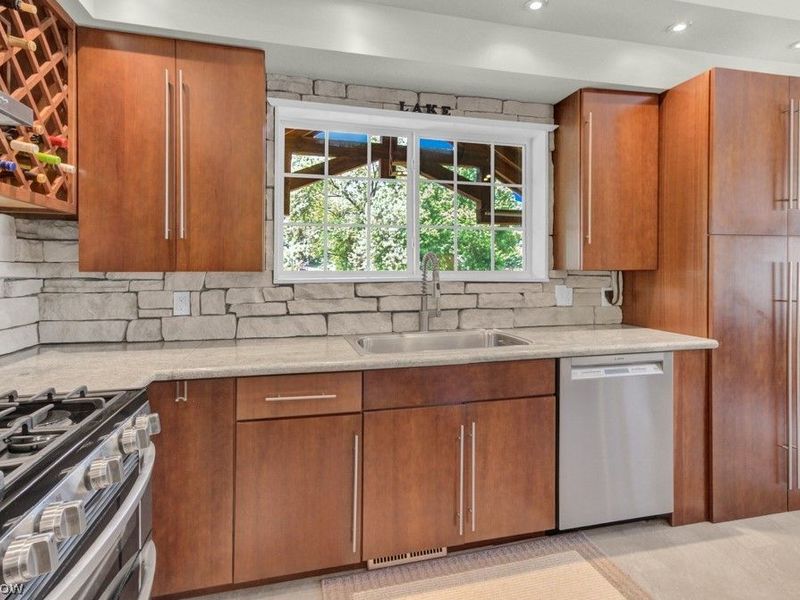 196 E Mohawk Drive, Malvern, OH 44644 Photo 11