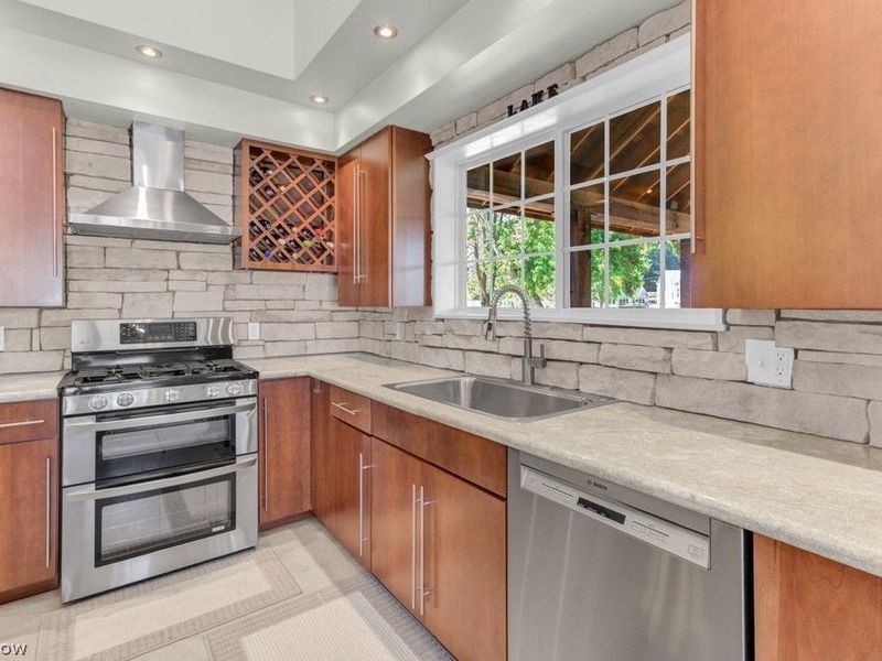 196 E Mohawk Drive, Malvern, OH 44644 Photo 12