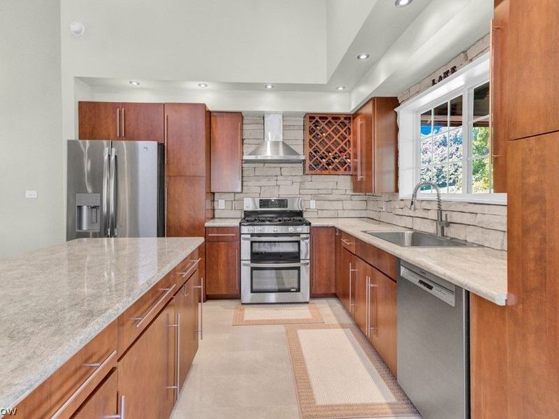 196 E Mohawk Drive, Malvern, OH 44644 Photo 13