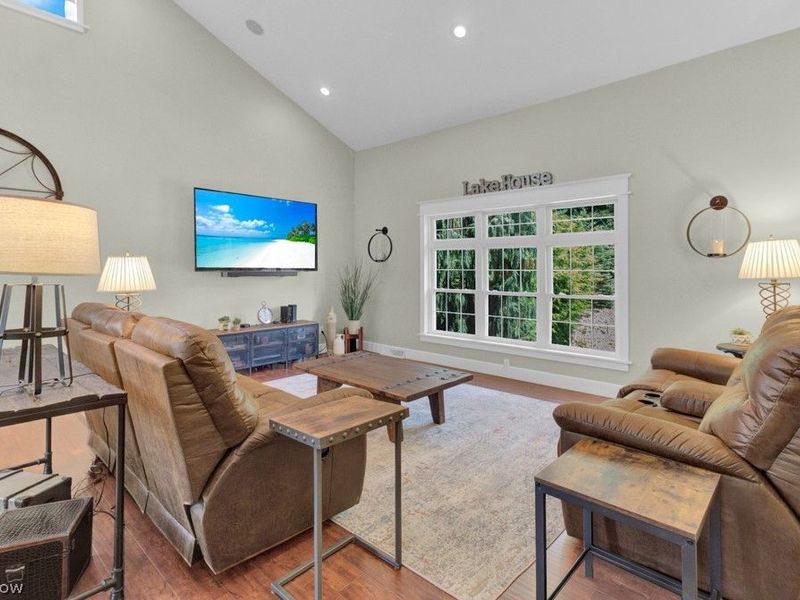 196 E Mohawk Drive, Malvern, OH 44644 Photo 17