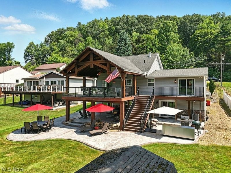 196 E Mohawk Drive, Malvern, OH 44644 Photo 3