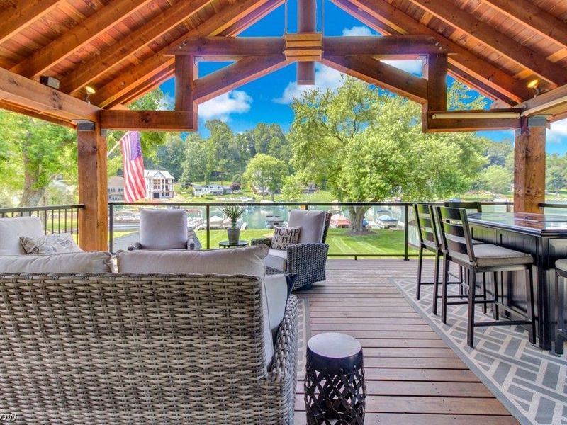 196 E Mohawk Drive, Malvern, OH 44644 Photo 8