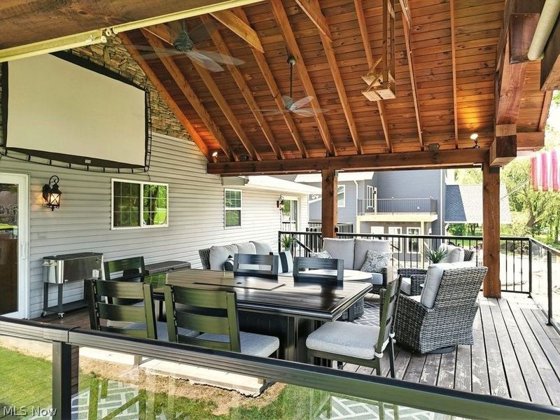 196 E Mohawk Drive, Malvern, OH 44644 Photo 9