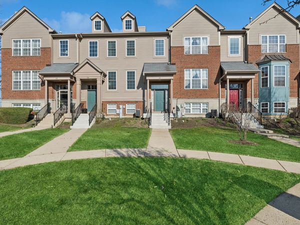 24 Village Station Lane , Grayslake, IL 60030