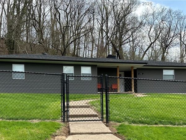 2761 Daniels Avenue, South Charleston, WV 25303