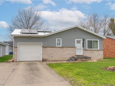408 4th Street NE, New Philadelphia, OH 44663