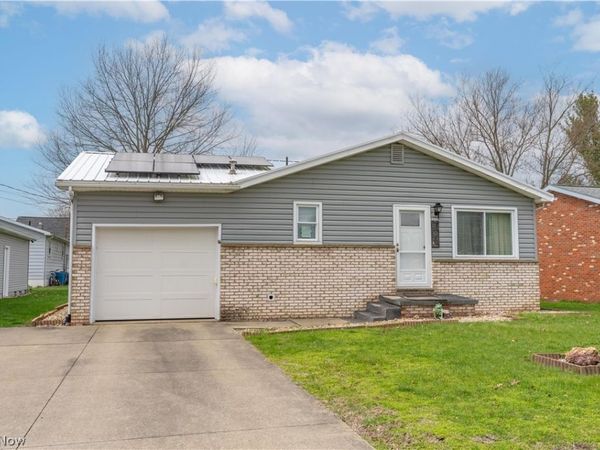 408 4th Street NE, New Philadelphia, OH 44663