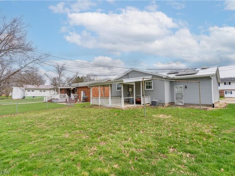 408 4th Street NE, New Philadelphia, OH 44663 Photo 2