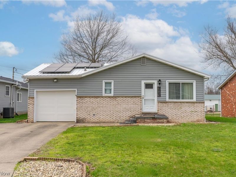 408 4th Street NE, New Philadelphia, OH 44663 Photo 3