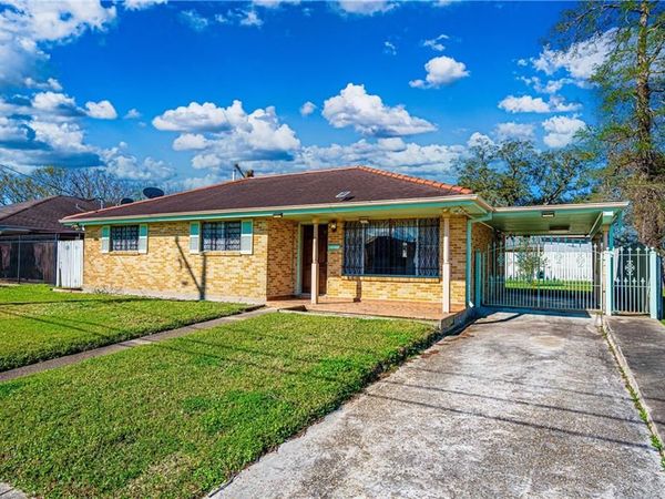 4642 CARDENAS Drive, New Orleans, LA 70127