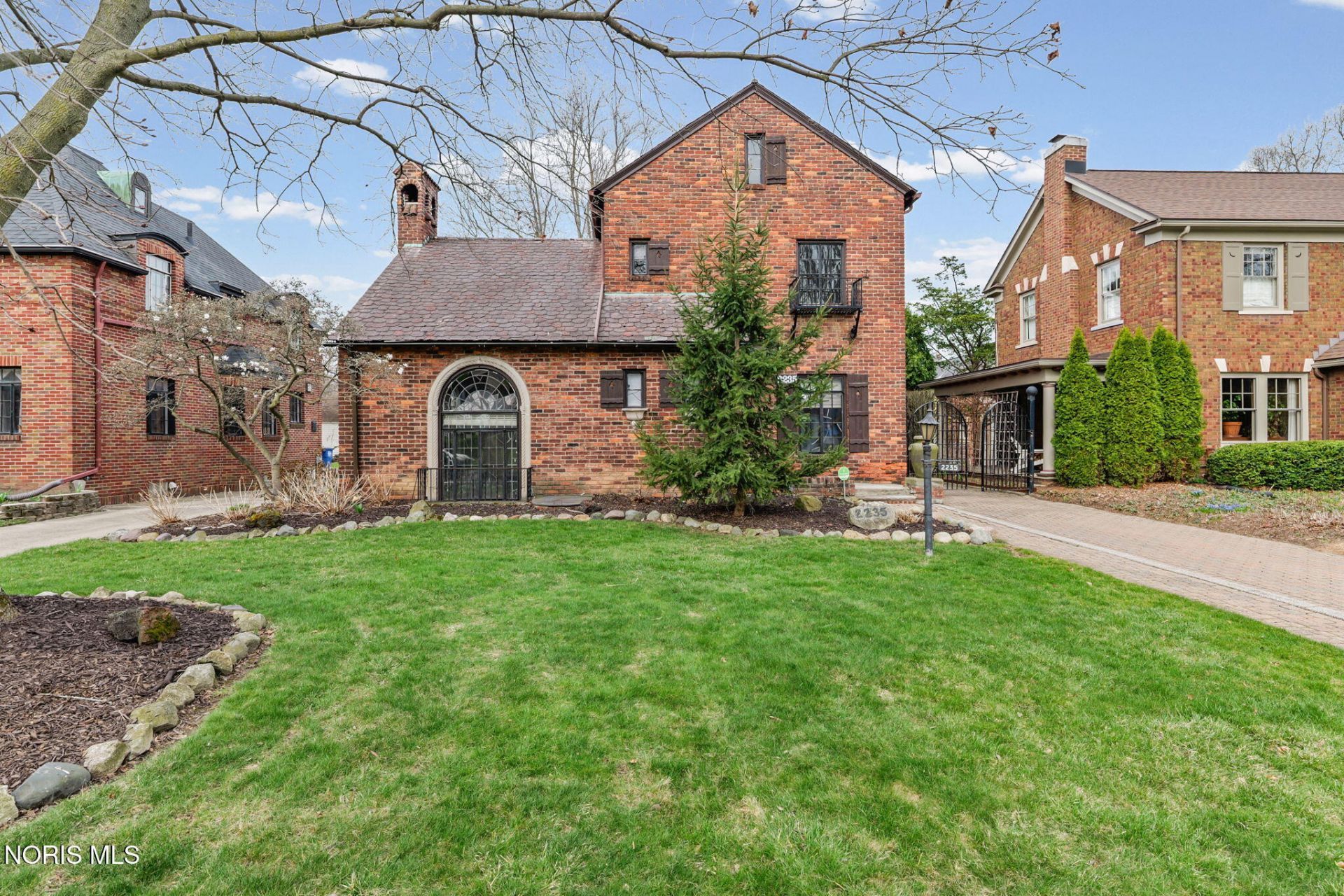 2235 Meadowwood Drive, Toledo, OH 43606 Main Photo