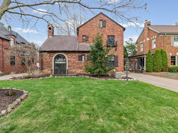 2235 Meadowwood Drive, Toledo, OH 43606