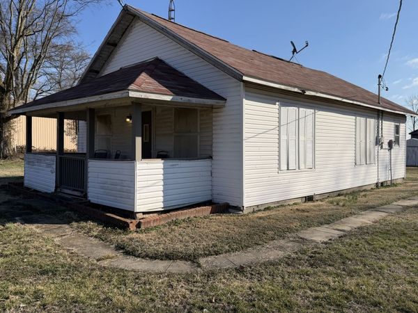 509 W Main Street , Walnut Hill, IL 62893