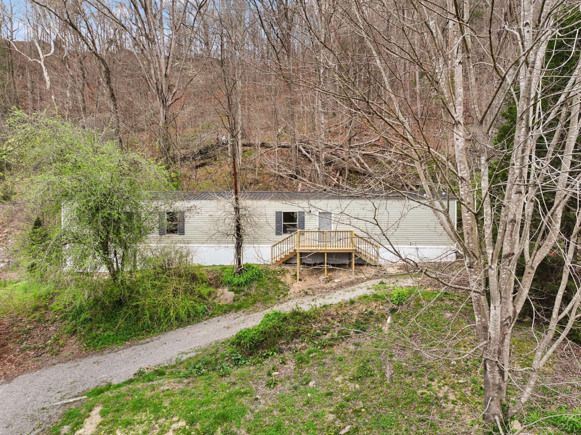 183 Pine Br Road, Harlan, KY 40831