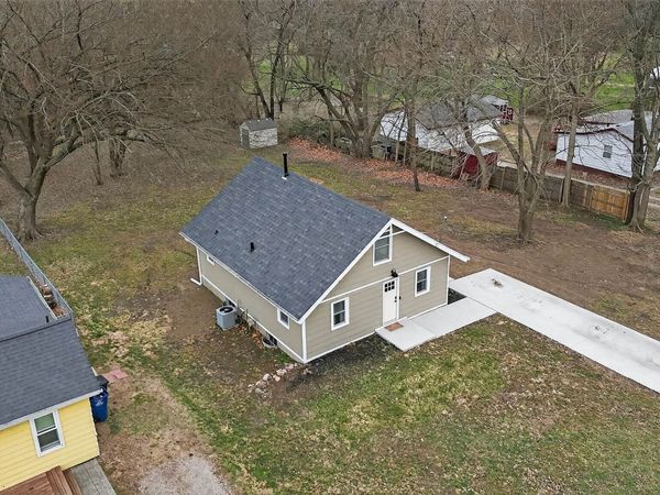 3933 E 30th Street, Des Moines, IA 50317