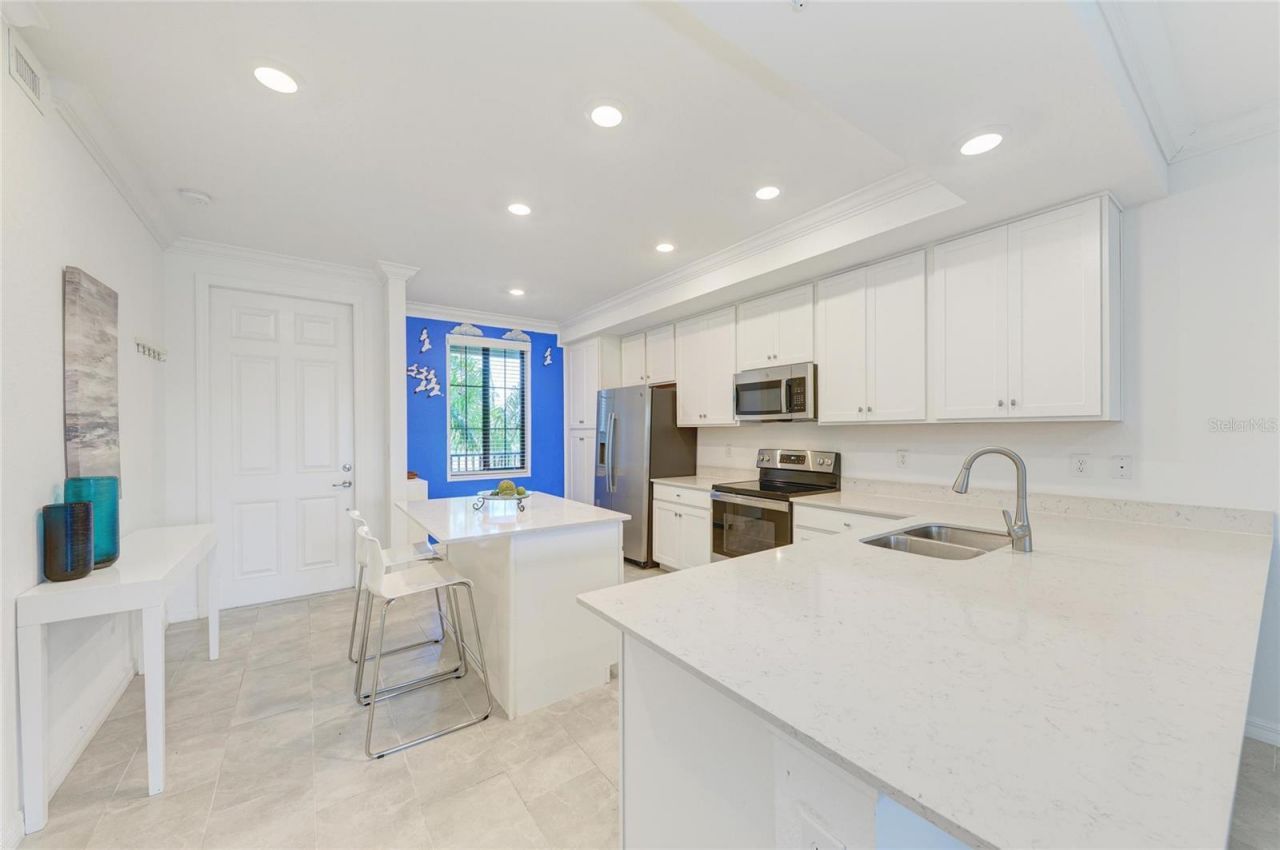 18114 Gawthrop Drive, Unit 204, Bradenton, FL 34211 Photo