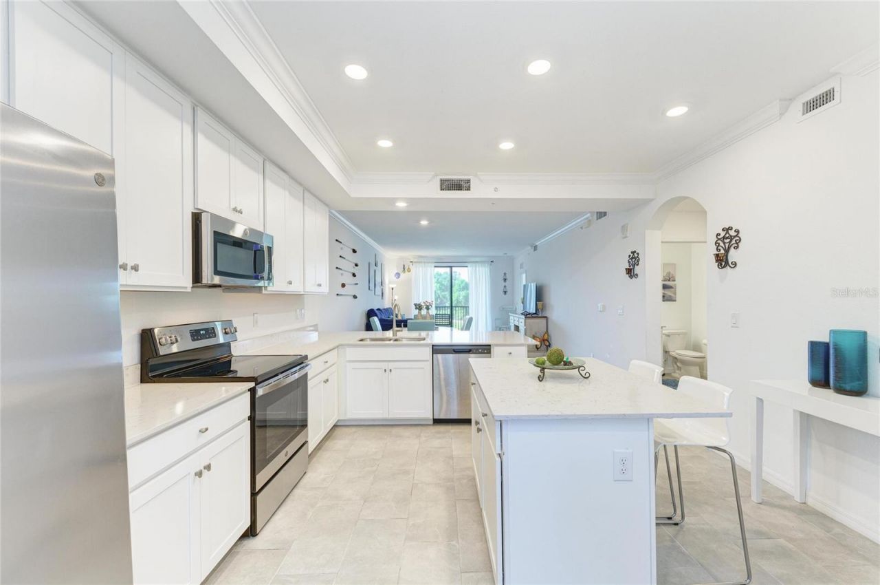 18114 Gawthrop Drive, Unit 204, Bradenton, FL 34211 Photo