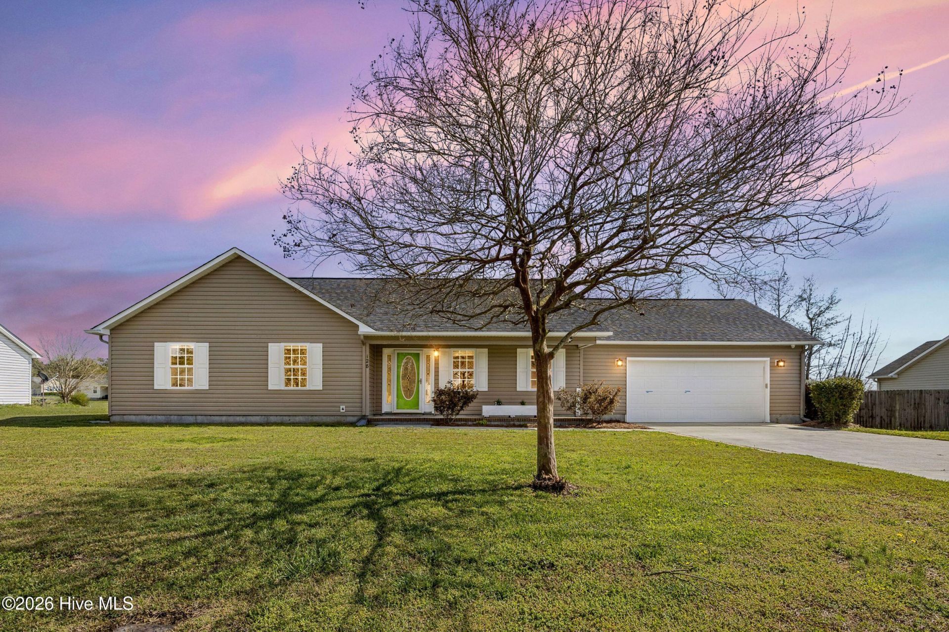 128 Airleigh Place, Richlands, NC 28574 Main Photo