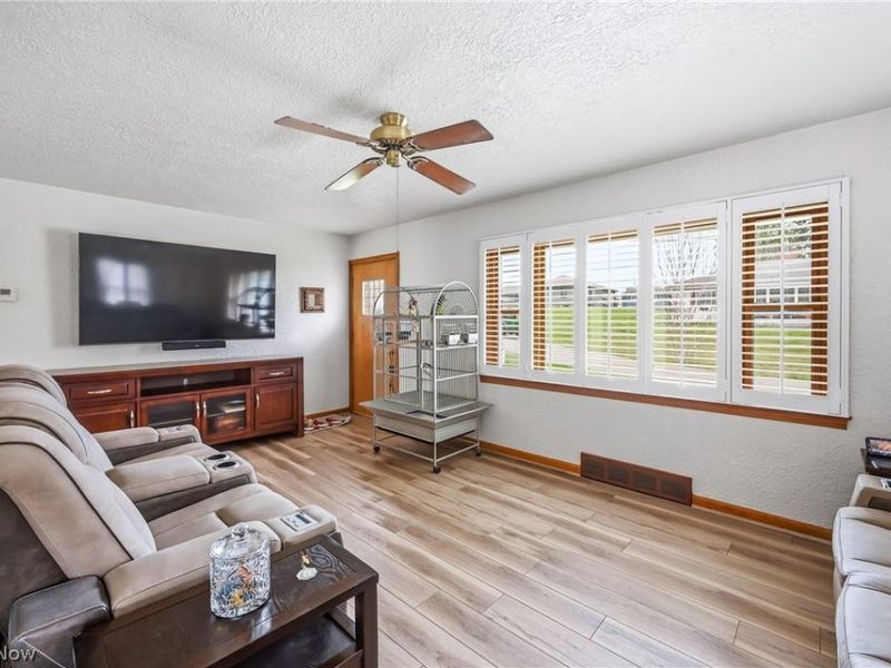 739 Sunset Drive, Lisbon, OH 44432 Photo 6