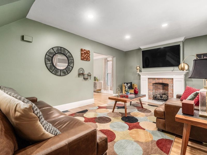 951 Mount Pleasant Avenue, Columbus, OH 43201 Photo 3