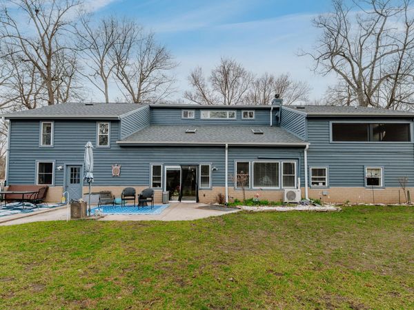 727 E Madison St, Oconomowoc, WI 53066