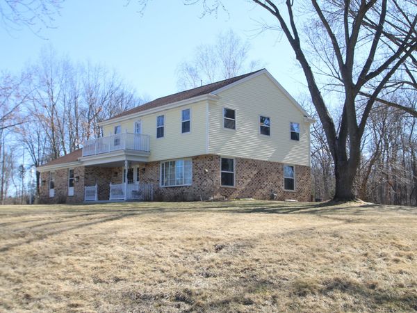 N67W30777 Swallow Ln, Merton, WI 53029