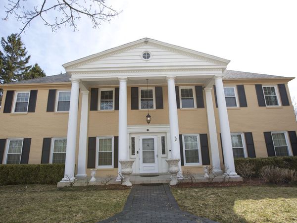 229 Indian Creek Ct, Fox Point, WI 53217