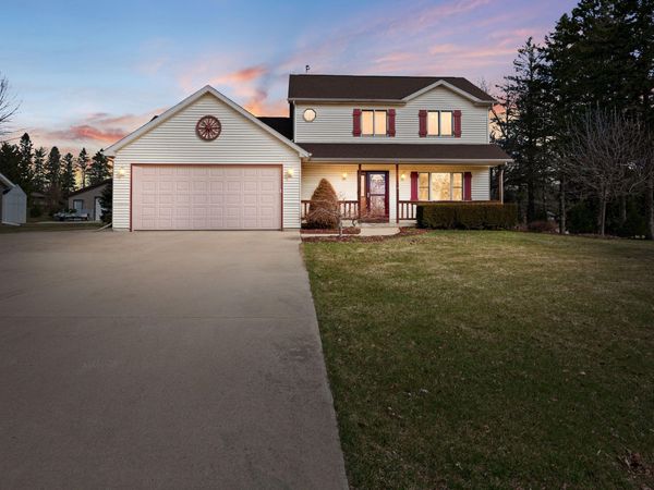 W1132 Hilltop Rd, Rubicon, WI 53078