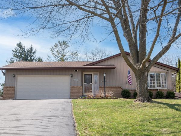 1466 Scenic Dr, Richfield, WI 53033