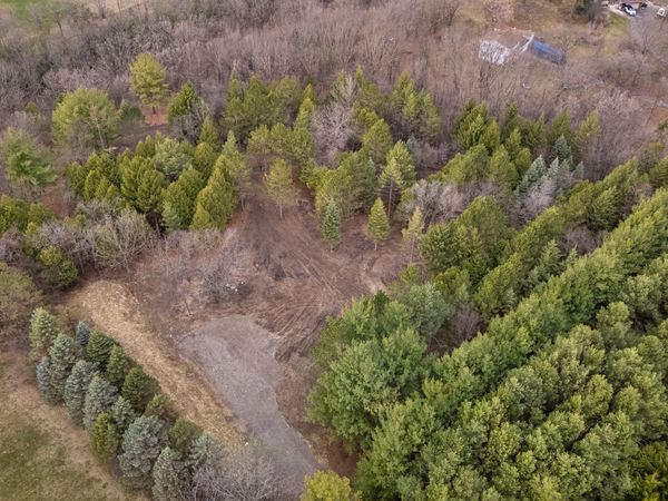 N62W28522 Rybeck Rd, Merton, WI 53029